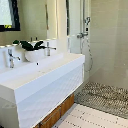 Poujeau - Climatisee - Piscine Au Sel - Systeme Anti Moustique * Le Pian-Médoc